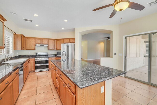 Building Photo - Queen Creek beauty!