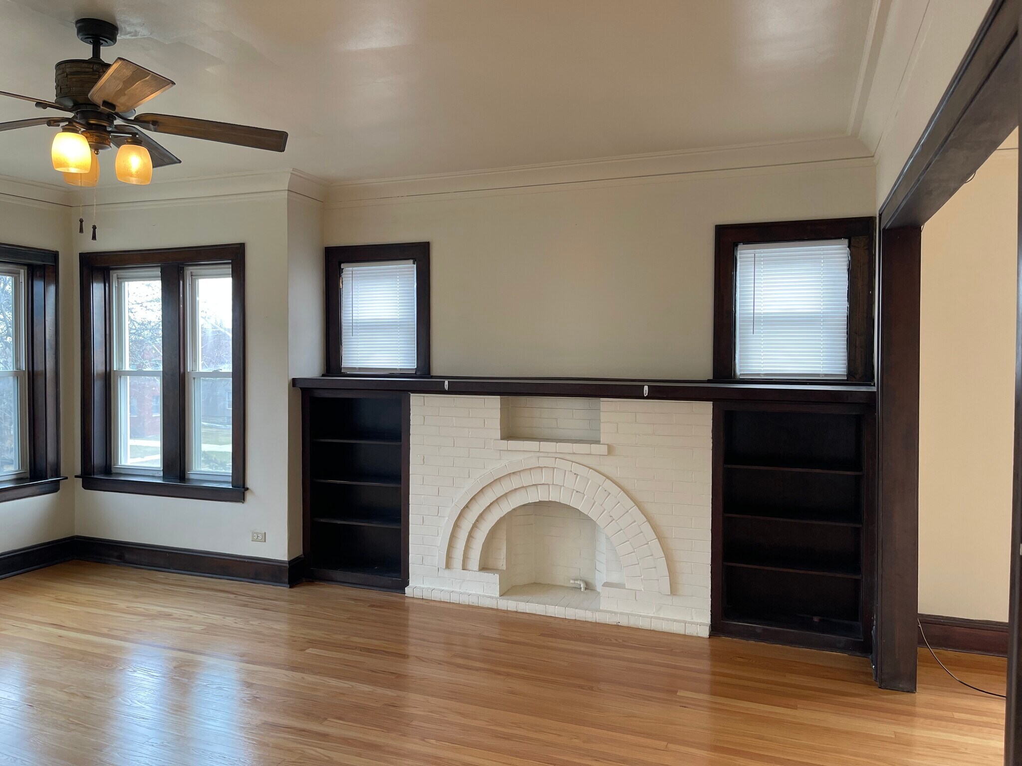 Building Photo - 10226 S Charles St