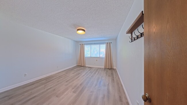 Building Photo - 1112 Woodgate Dr