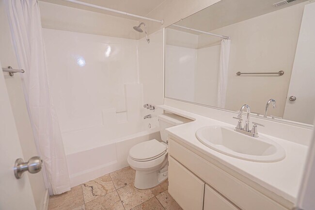 Building Photo - 2-Bedroom Condo with Community Amenities and Utilities Included in Canyon Country!