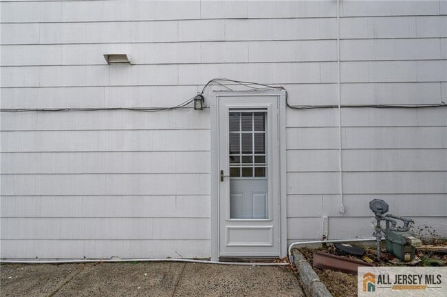 Building Photo - 691 Inman Ave