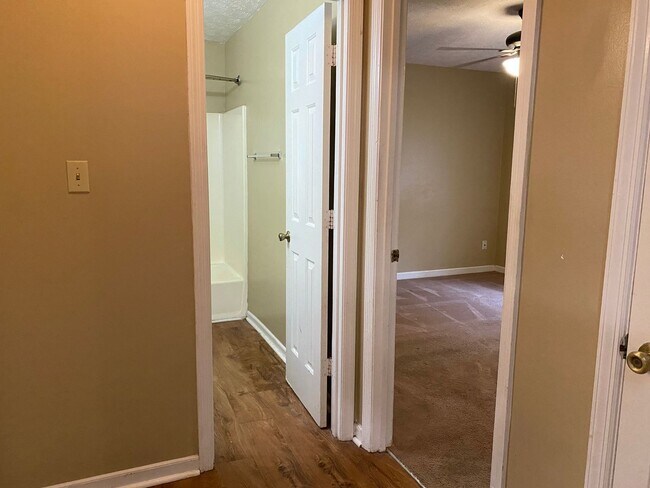 Building Photo - Cozy 2/1 off of Tallassee