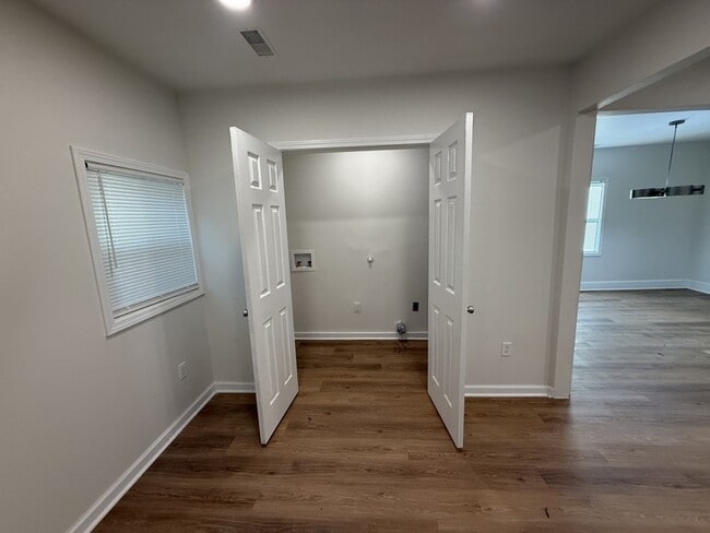 Building Photo - 3739 Rhea Ave