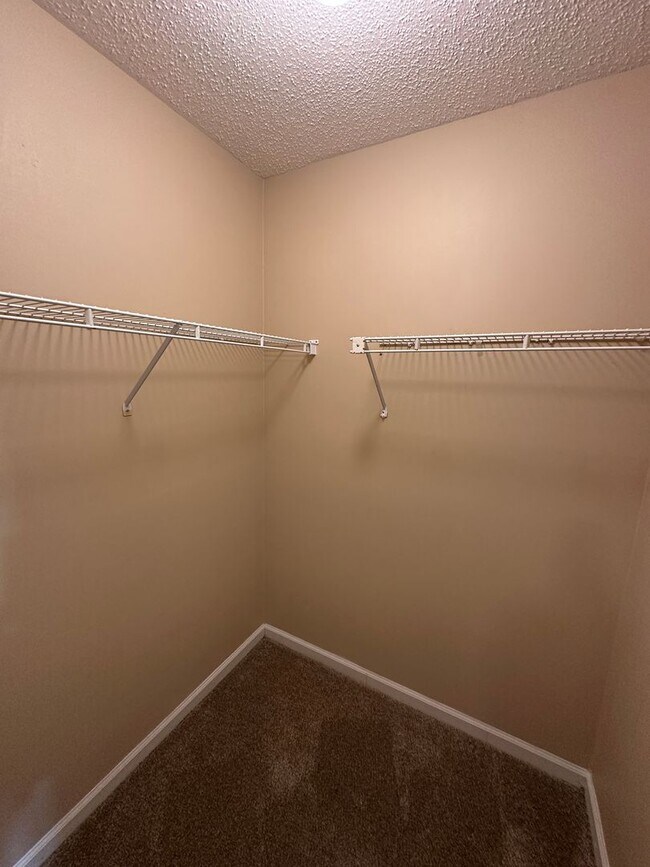 Building Photo - Don’t miss the chance to call this your ho...