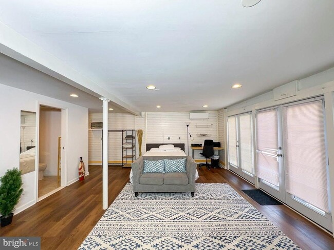 Building Photo - 9300 Colesville Rd