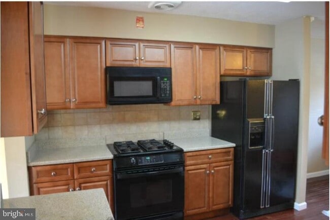 Building Photo - 647 Palmer Ln