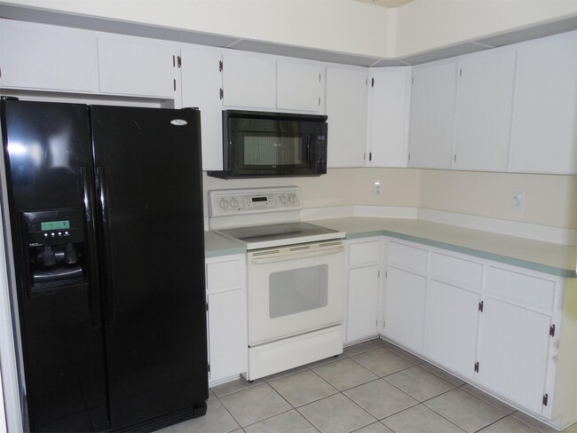 Building Photo - 5592 W Woodside Dr