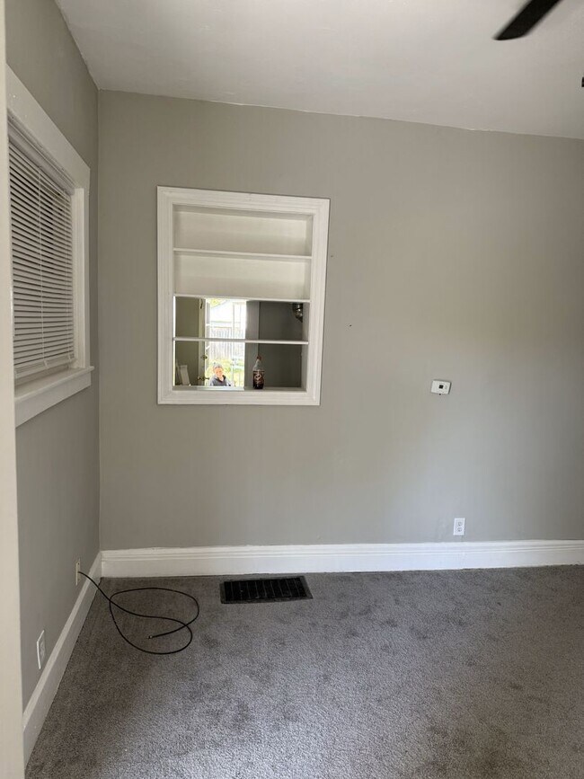 Building Photo - Adorable 2BR/1BA house