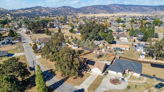 Building Photo - Stallion Springs Home!