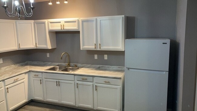 Building Photo - 105 S Irwin St