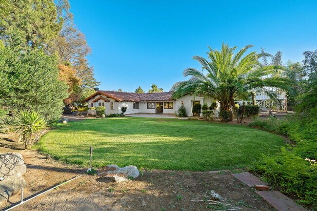 Building Photo - 18714 Bernardo Trails Dr