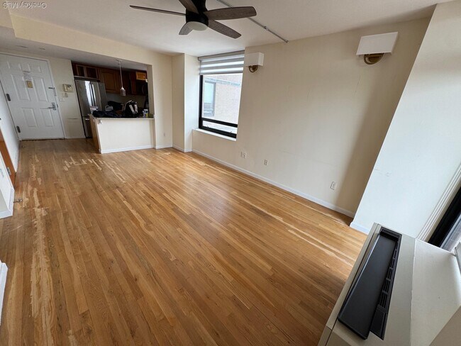 Building Photo - 116-24 Grosvenor Ln