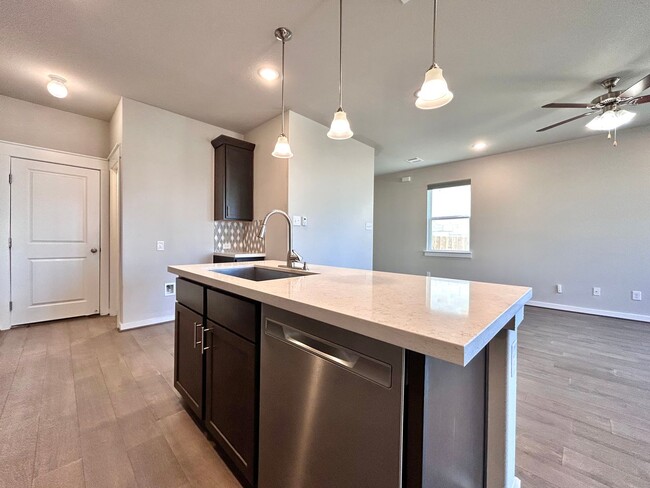 Building Photo - Charming 3 Bed / 2.5 Bath Family Home