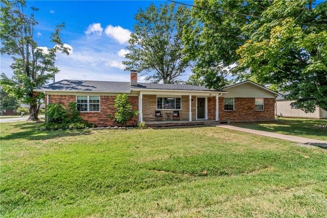 Primary Photo - 701 NW Ford Ln