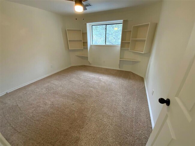 Building Photo - 14 Cascade Springs Pl