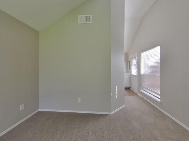 Building Photo - 8711 Croteau Dr