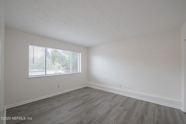 Building Photo - 1217 Park Ave