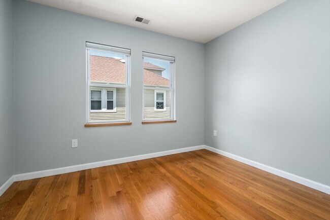 Building Photo - 574-576 Lagrange St