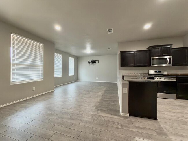 Building Photo - 1805 Ebbets Dr