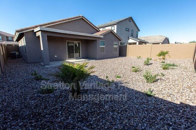 Building Photo - 305 Pinnacle Ridge Dr