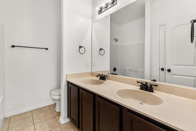 Building Photo - 586 Creekside Cir