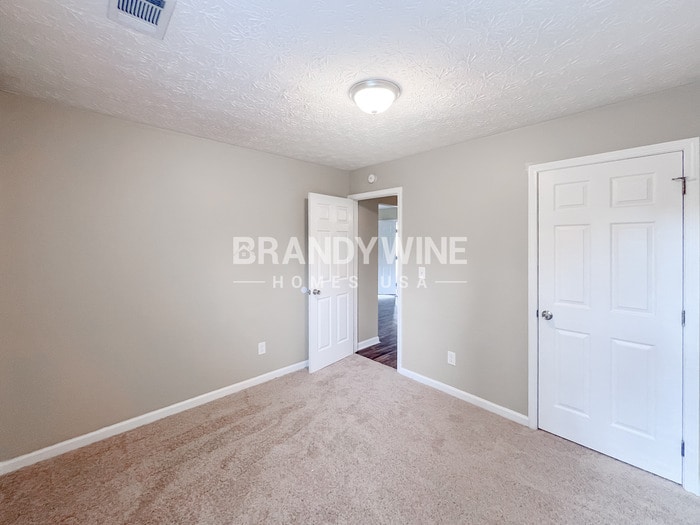 Building Photo - 371 Walker Dr