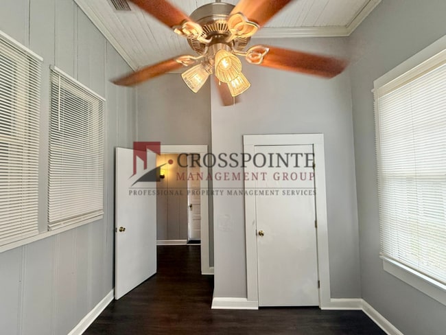 Building Photo - Tour Today! 3 Bedroom, 2 Bathroom House!