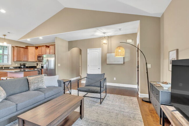 Building Photo - Charming 3-Bedroom Furnished Haven with Co...