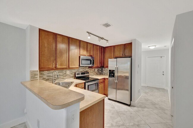 Building Photo - 3055 Riverside Dr