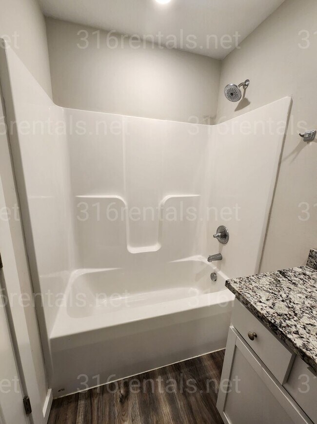 Building Photo - 1921 E 69th Ct N