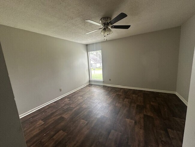 Building Photo - 30 Rosewood Ct