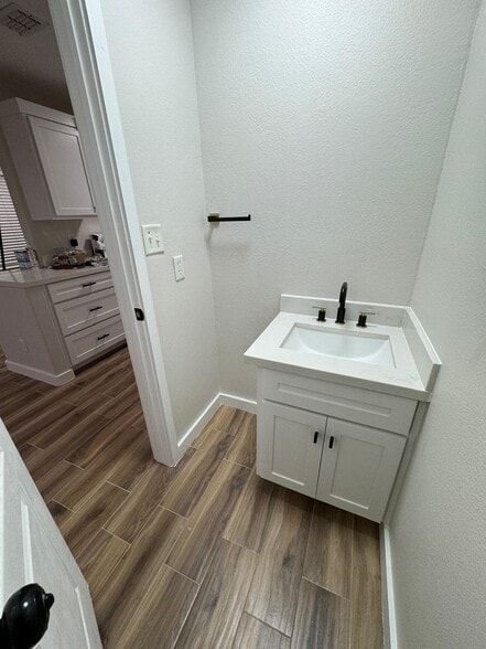 Building Photo - 721 Sonesta Dr
