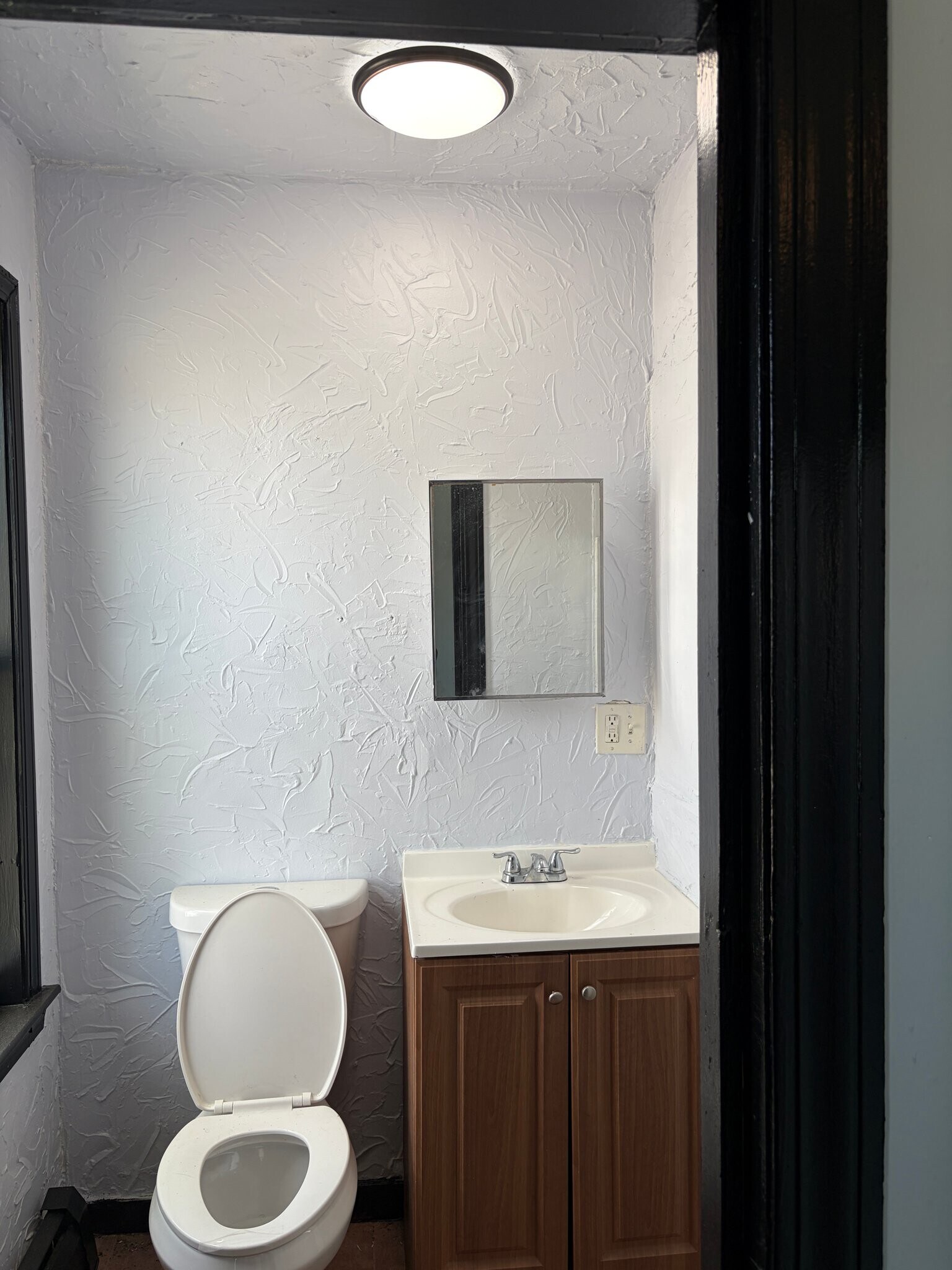 Building Photo - 36 Lake St