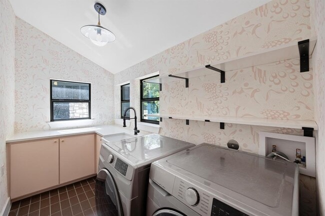 Building Photo - 7518 Stonecliff Dr