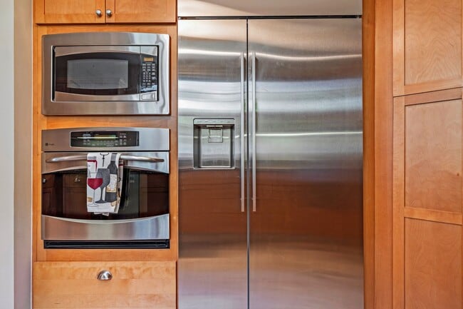 Building Photo - 3-bedroom, 2.5-bath unit | Kai Malu