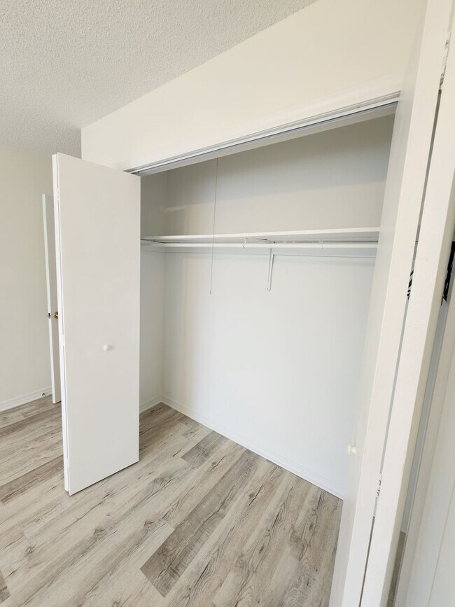 Building Photo - Gulf Shores 2/1.5 condo at Country Club Village