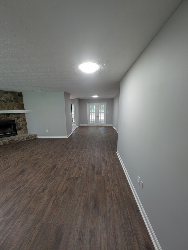 Building Photo - 105 Jennifer Ln