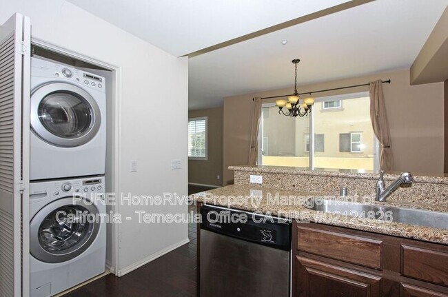 Building Photo - 44916 Honey Locust Dr