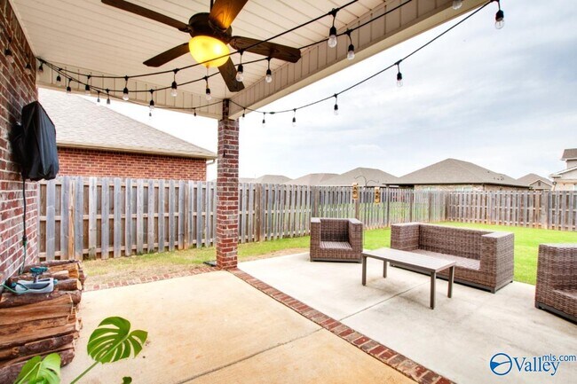 Building Photo - 12900 Tallulah Dr