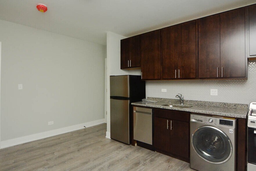 Building Photo - 432.5 W Belden Ave