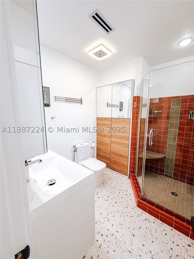 Building Photo - 425 NE 103rd St
