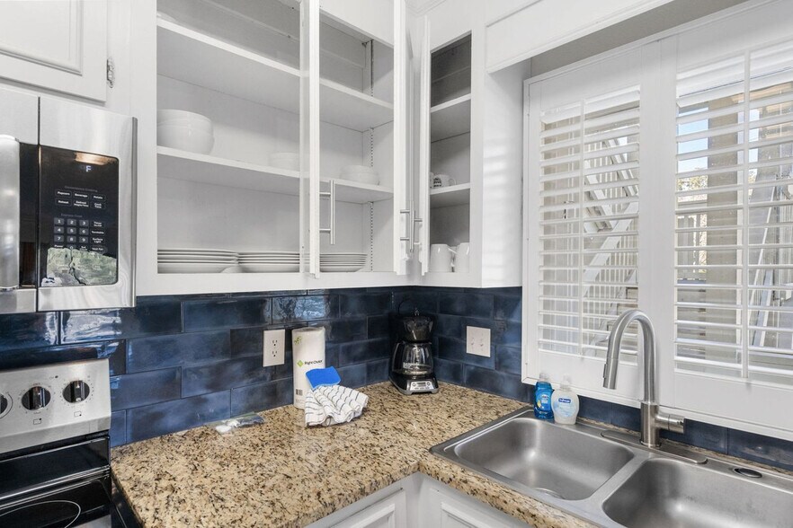 Building Photo - 2805B N Ocean Blvd