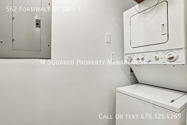 Building Photo - 562 Formwalt St SW