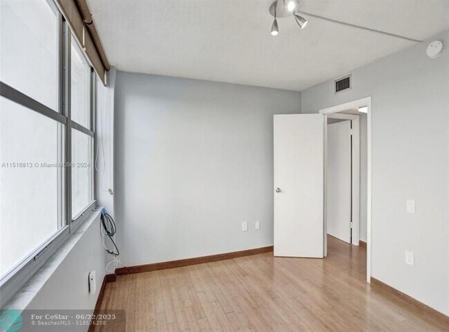 Building Photo - 11930 N Bayshore Dr