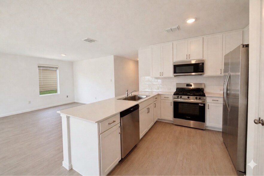 Building Photo - 1913 Ventasso Blvd