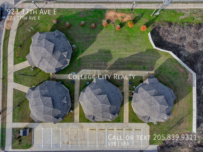 Building Photo - 923 17th Ave E