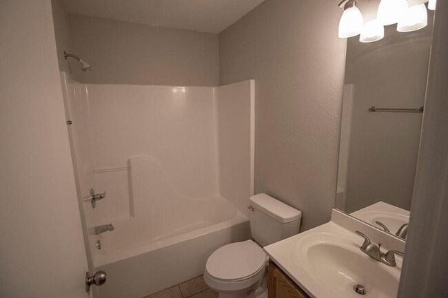 Building Photo - 1405 Greensboro Dr