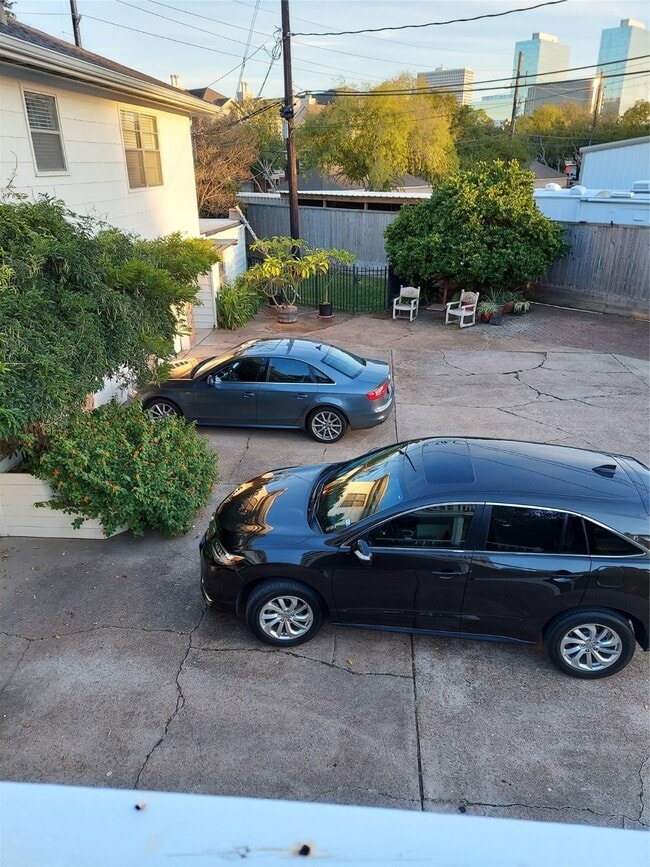 Building Photo - 2821 Eastgrove Ln