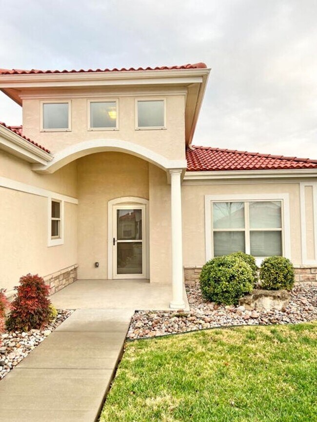 Building Photo - Duplex in Siena Estates at Branson Hills