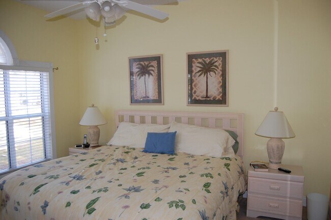 Building Photo - 4231 Hibiscus Dr